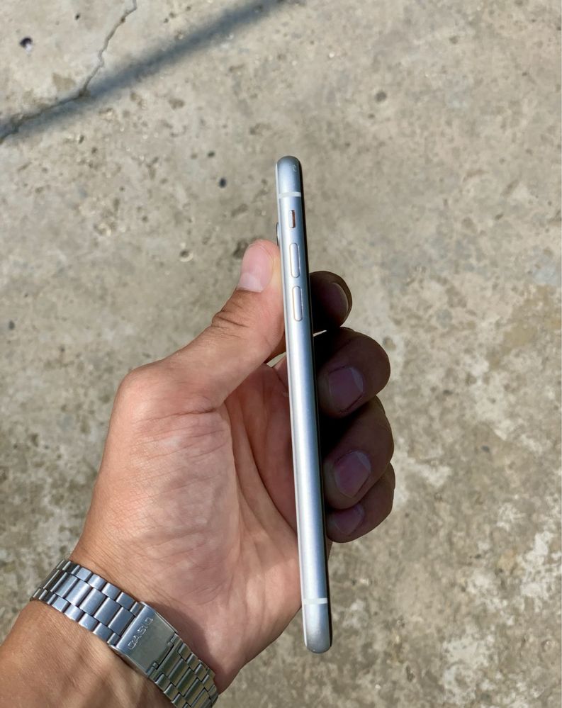 Продаю Iphone XR