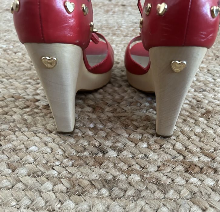 Sandalias Mochino vermelhas