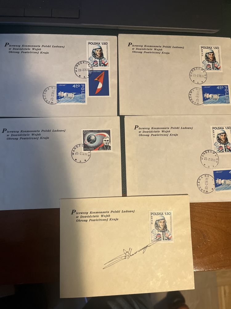 Karty koperty pocztowe z autografem Hermaszewskiego