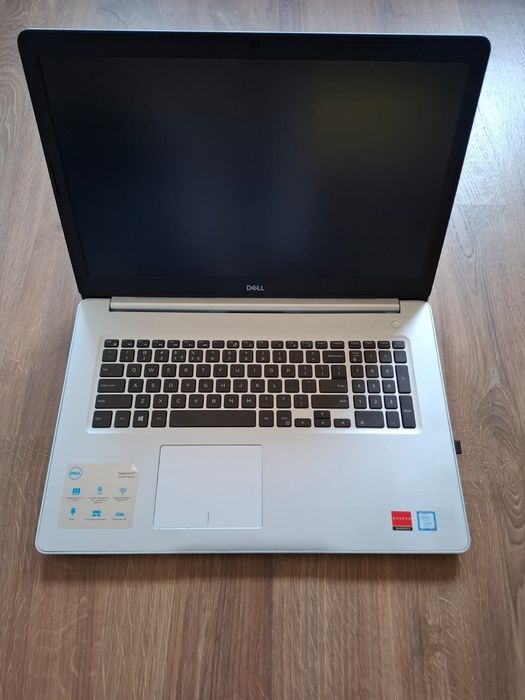 Laptop Dell inspiron 17 calowy Ram 12GB  Windows 11 czytnik CD