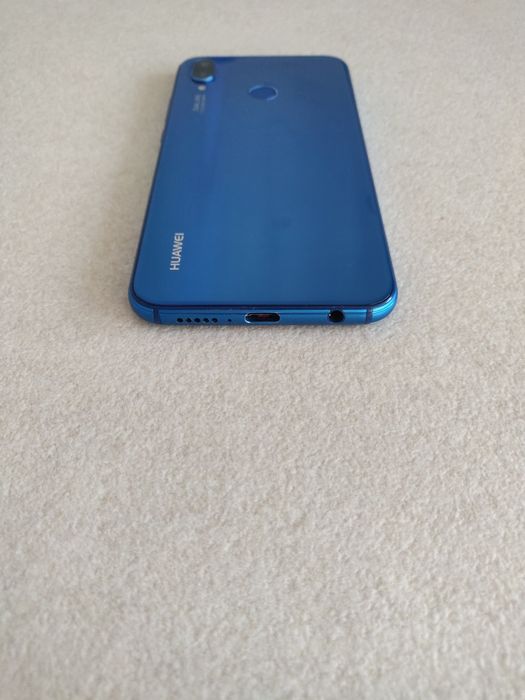 Телефон HUAWEI P20 lite