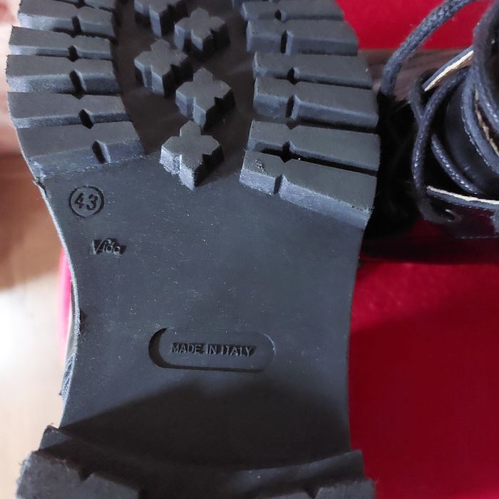 Skórzane buty na zamek luksusowej włoskiej marki