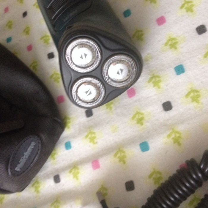 Máquina barbear Philips c/bolsa transporte-pouco uso