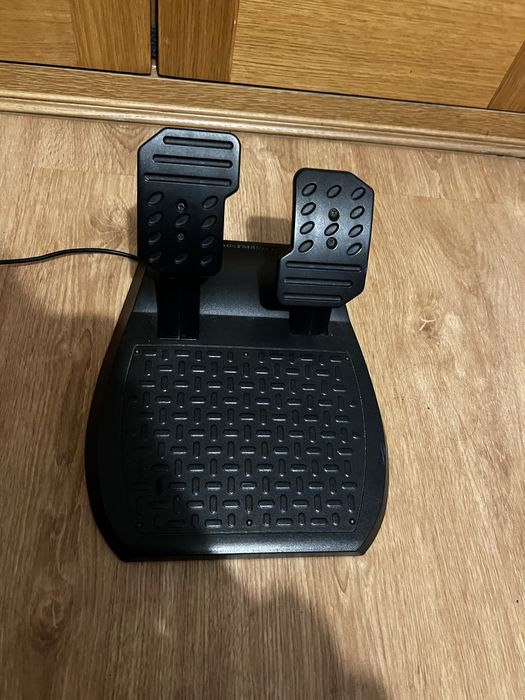 Volante Thrustmaster T150 + pedais