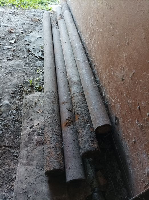 Металеві стовпчики