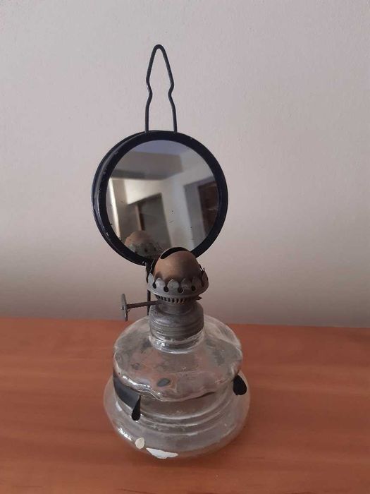 Lampa naftowa z lusterkiem