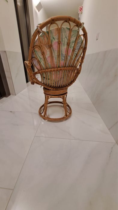 Cadeira em bamboo rotativa