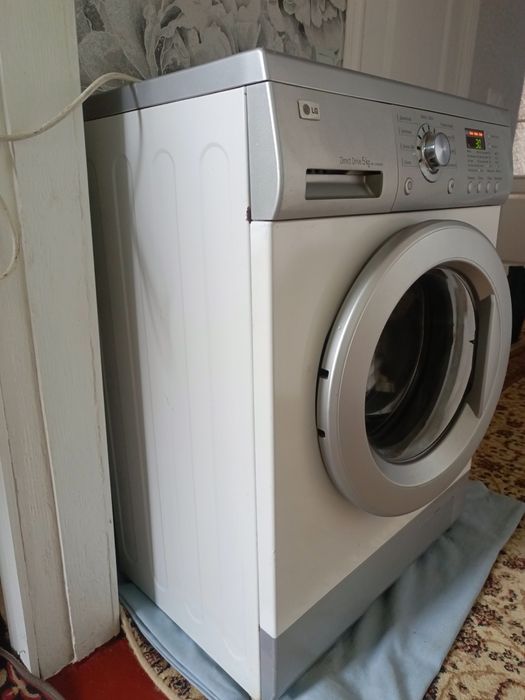 Продам пральну машину LG