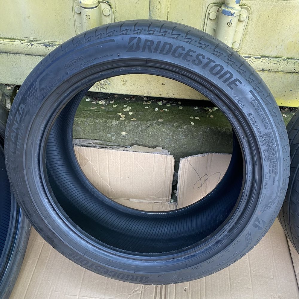 Комплект летней резины шины Bridgestone Turanza 235/45R18 2020 год.