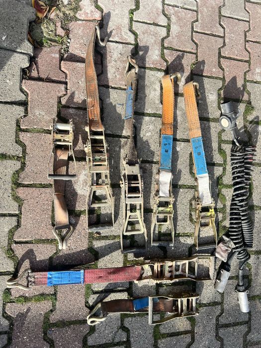 Pasy transportowe z napinaczami i kabel do naczepy