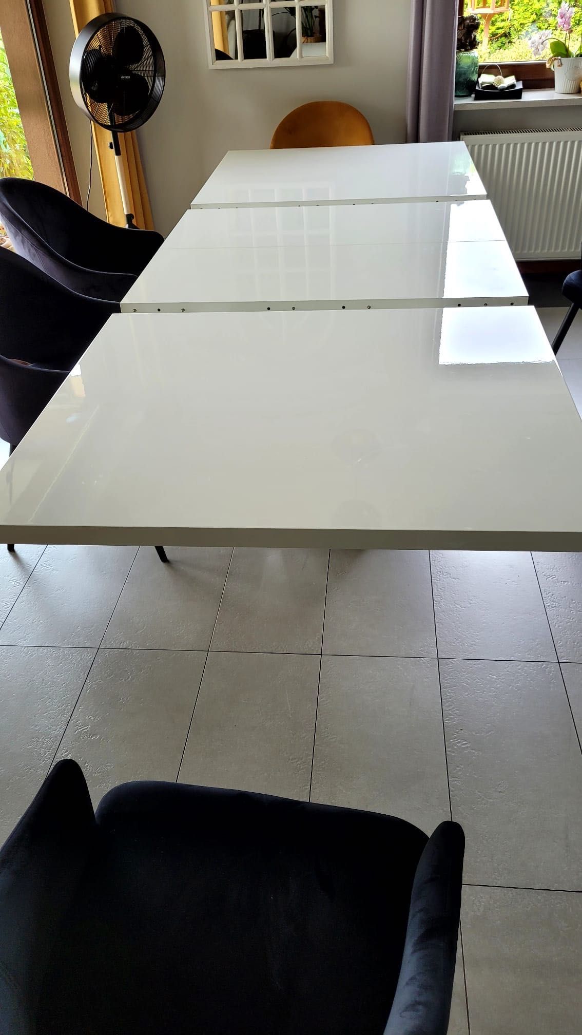 Biały rozkładany stół z włoskiej kolekcji  White Lisa