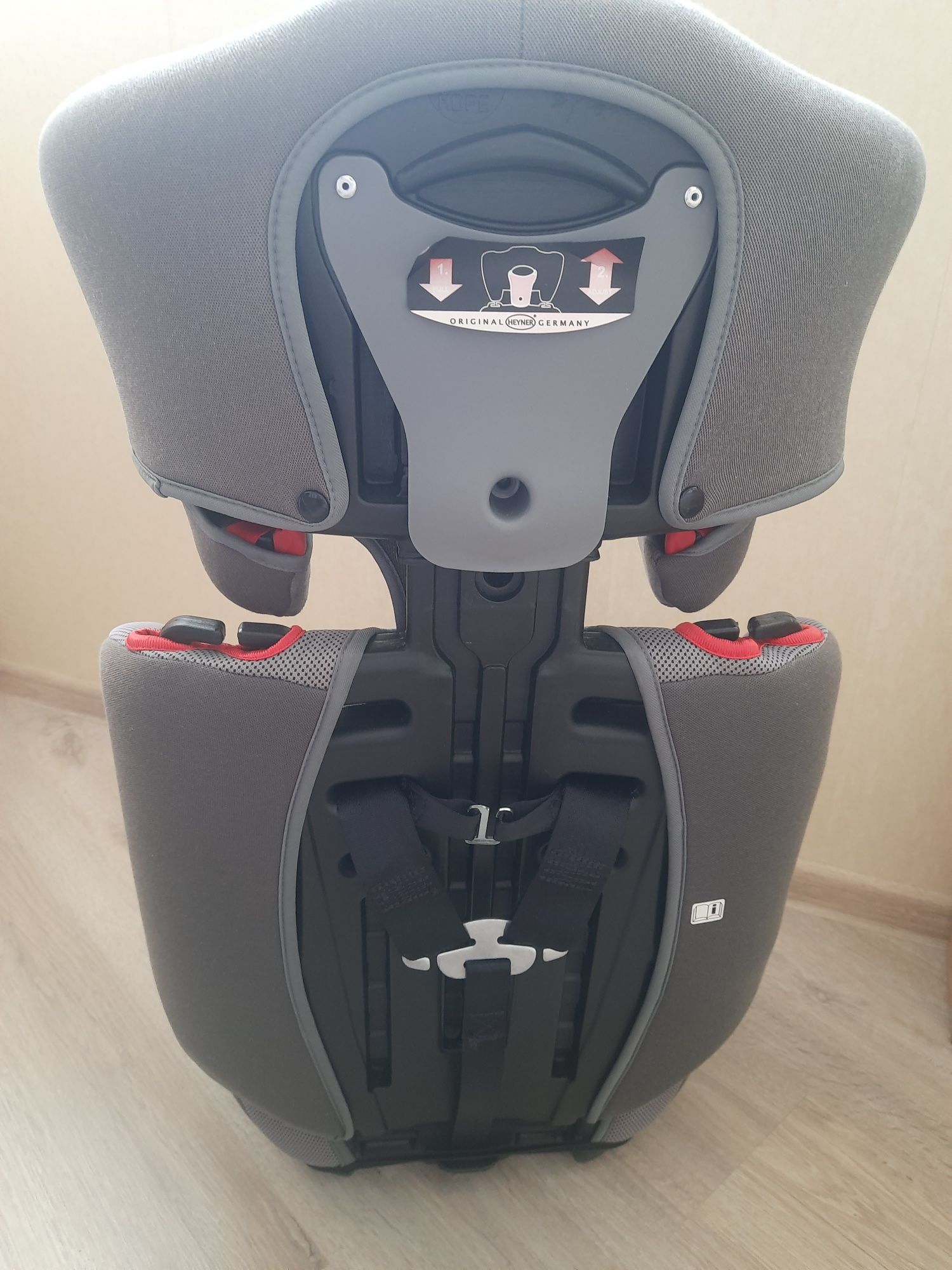 Автокрісло Heyner
