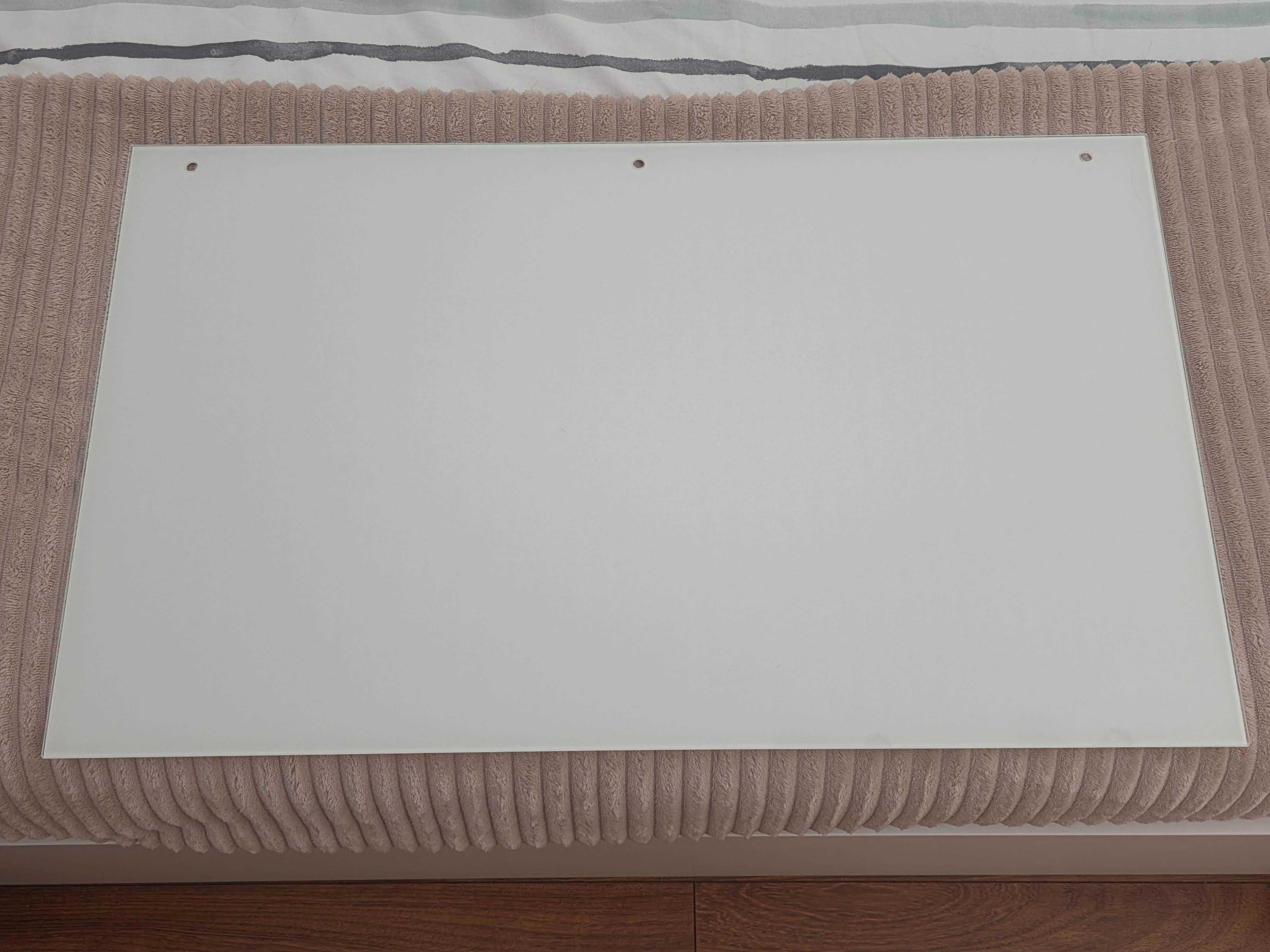 Cómoda Ikea MALM c/4 gavetas e tampo em Vidro