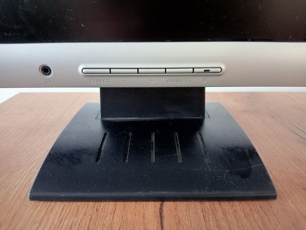 Monitor NEC 72VM