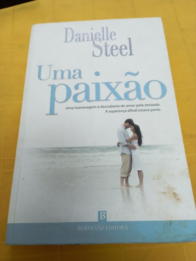 Vendo livro Uma Paixão de  Danielle Steel