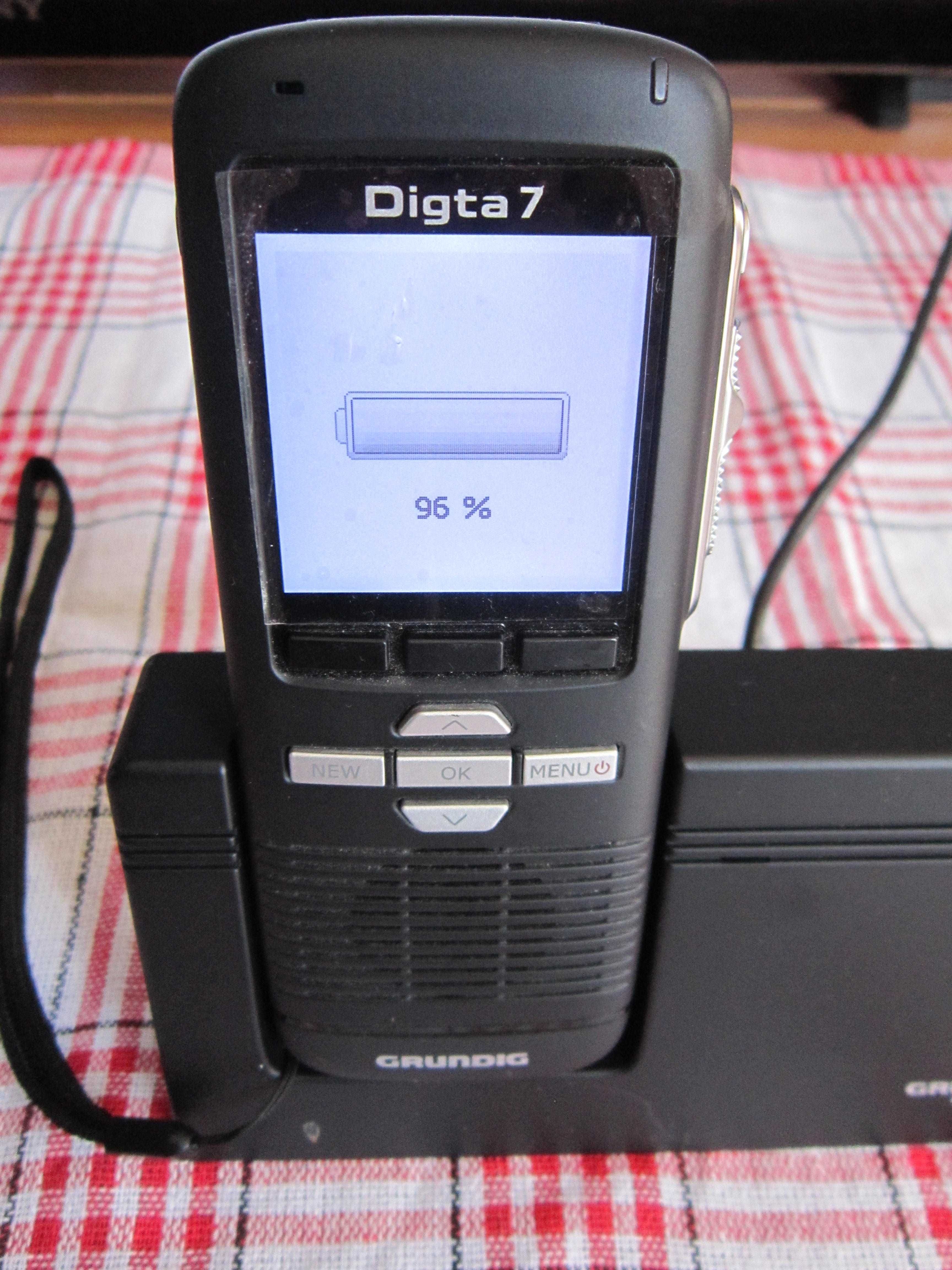 Cyfrowy Dyktafon Grundig GDM 7030 Digta 7 i Stacja Dokująca GCM 4470