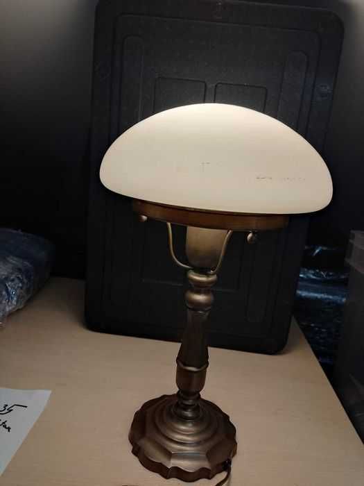 Lampka ze szklanym abażurem