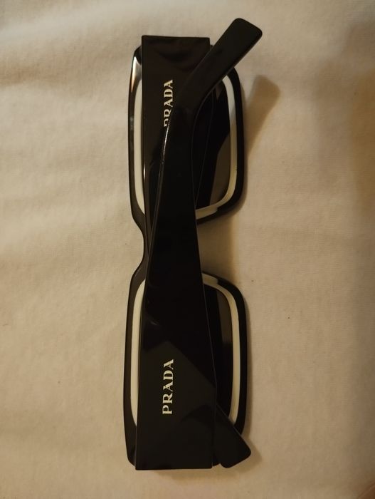 Óculos de sol Prada como novos