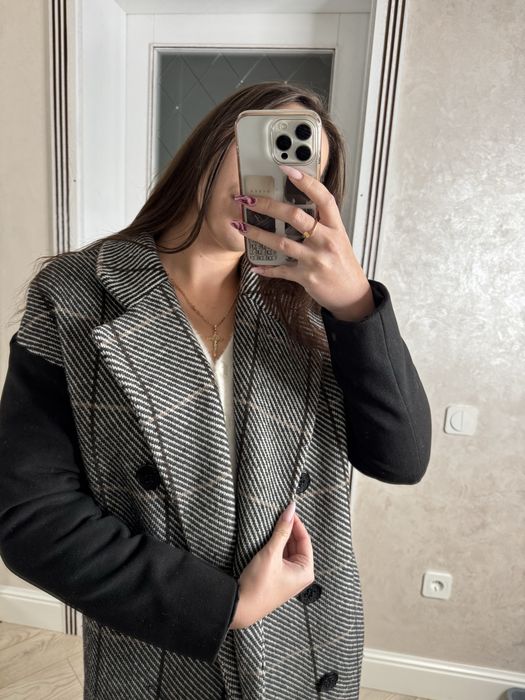 Стильне пальто ,сіро-чорне