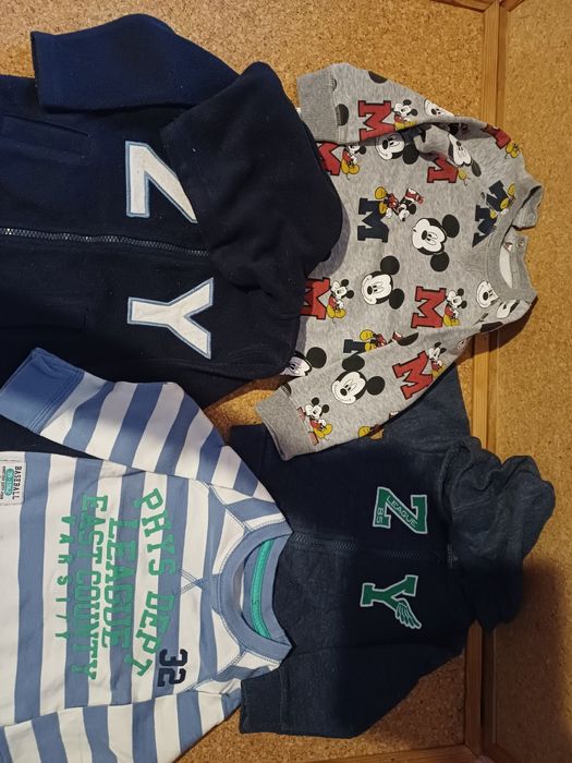 Roupa de bebé. 
Conjunto