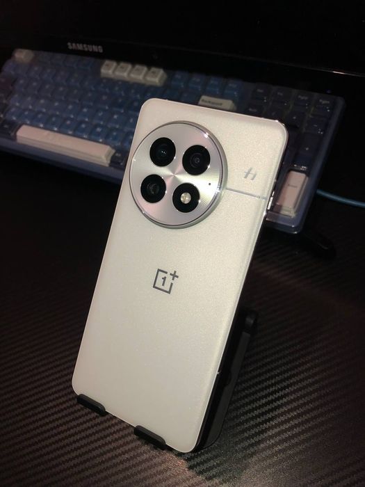 Продам OnePlus 13