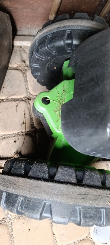 Traktor z łyżką do piasku