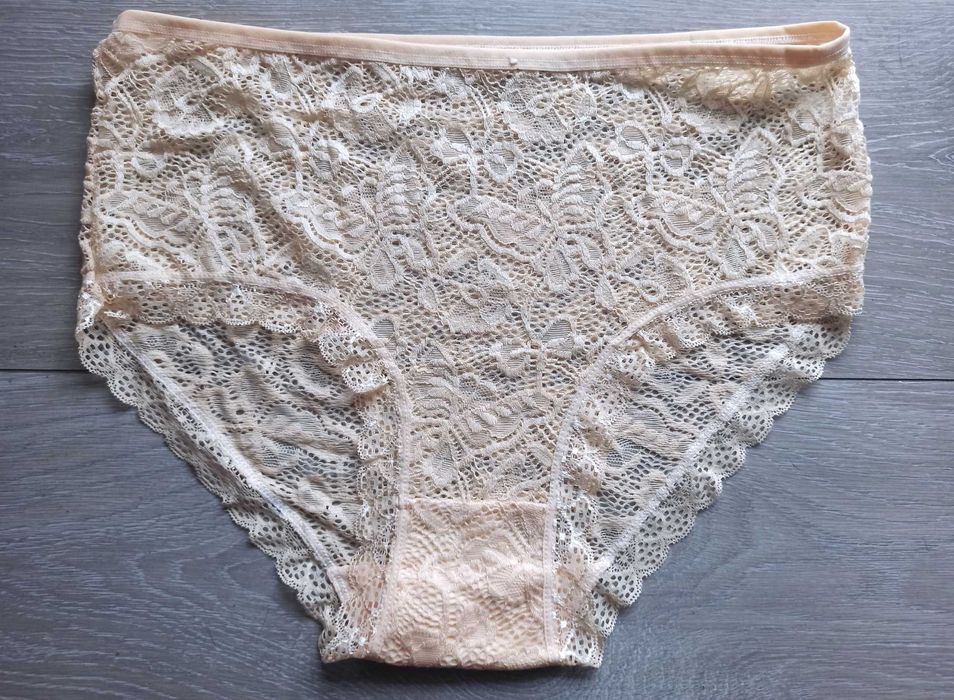 Majtki z elastycznej koronki XL-XXL