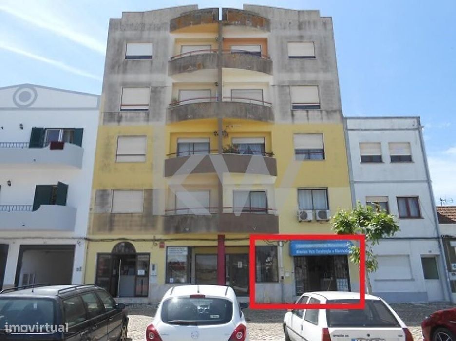 Loja Exclusiva para Venda no Centro de Alcochete – Localização Privile