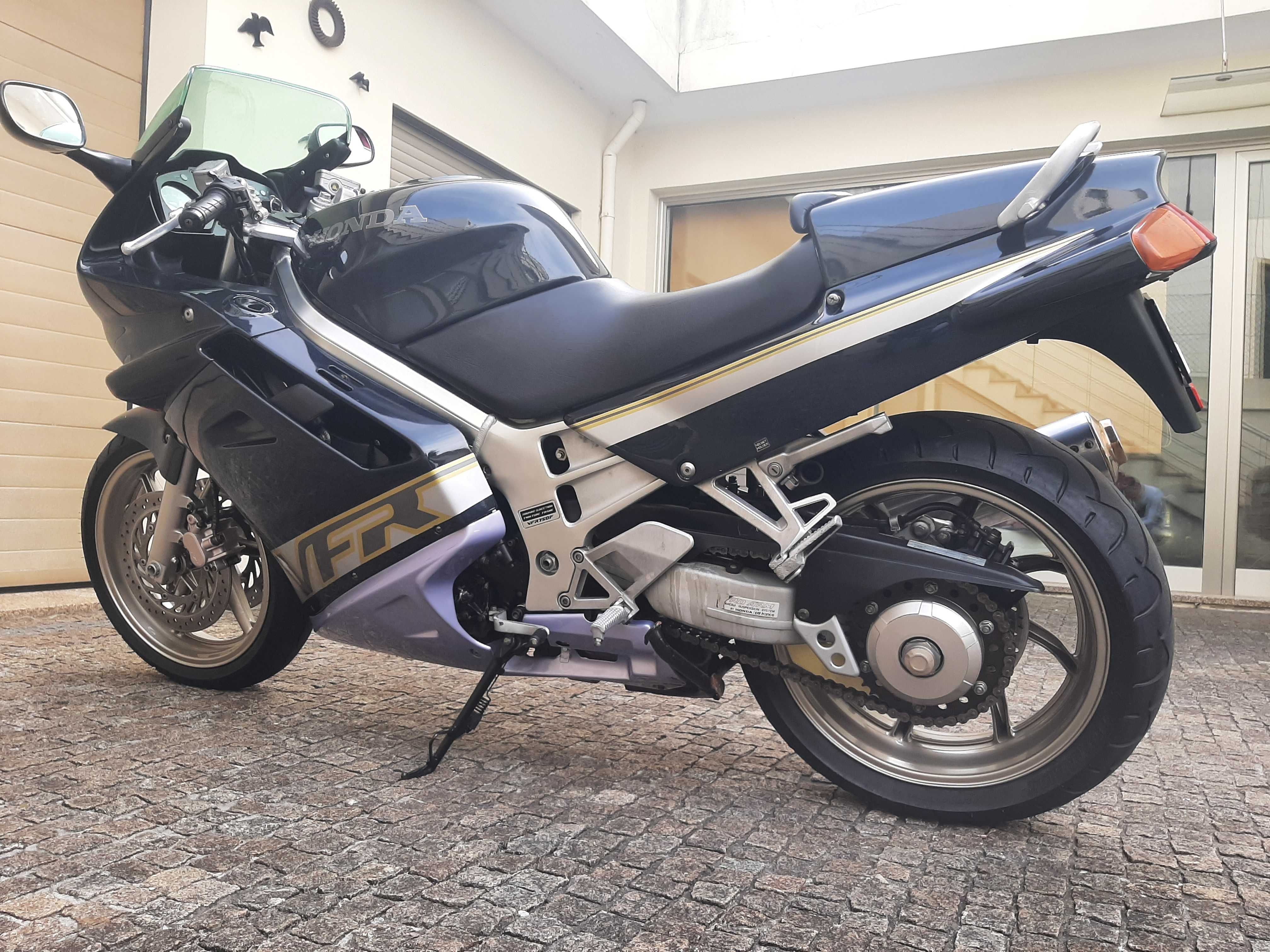 Honda VFR RC36 750