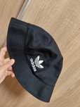 Oryginalny Bucket Hat z Adidasa