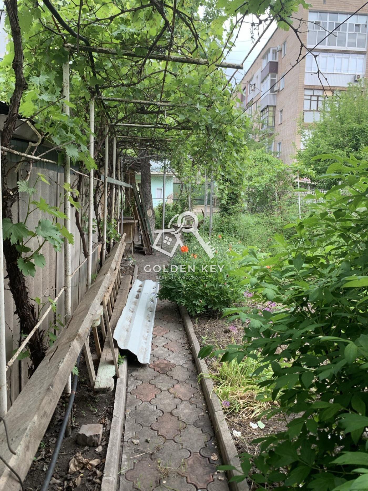 Продаж будинку по вул. Черняховського