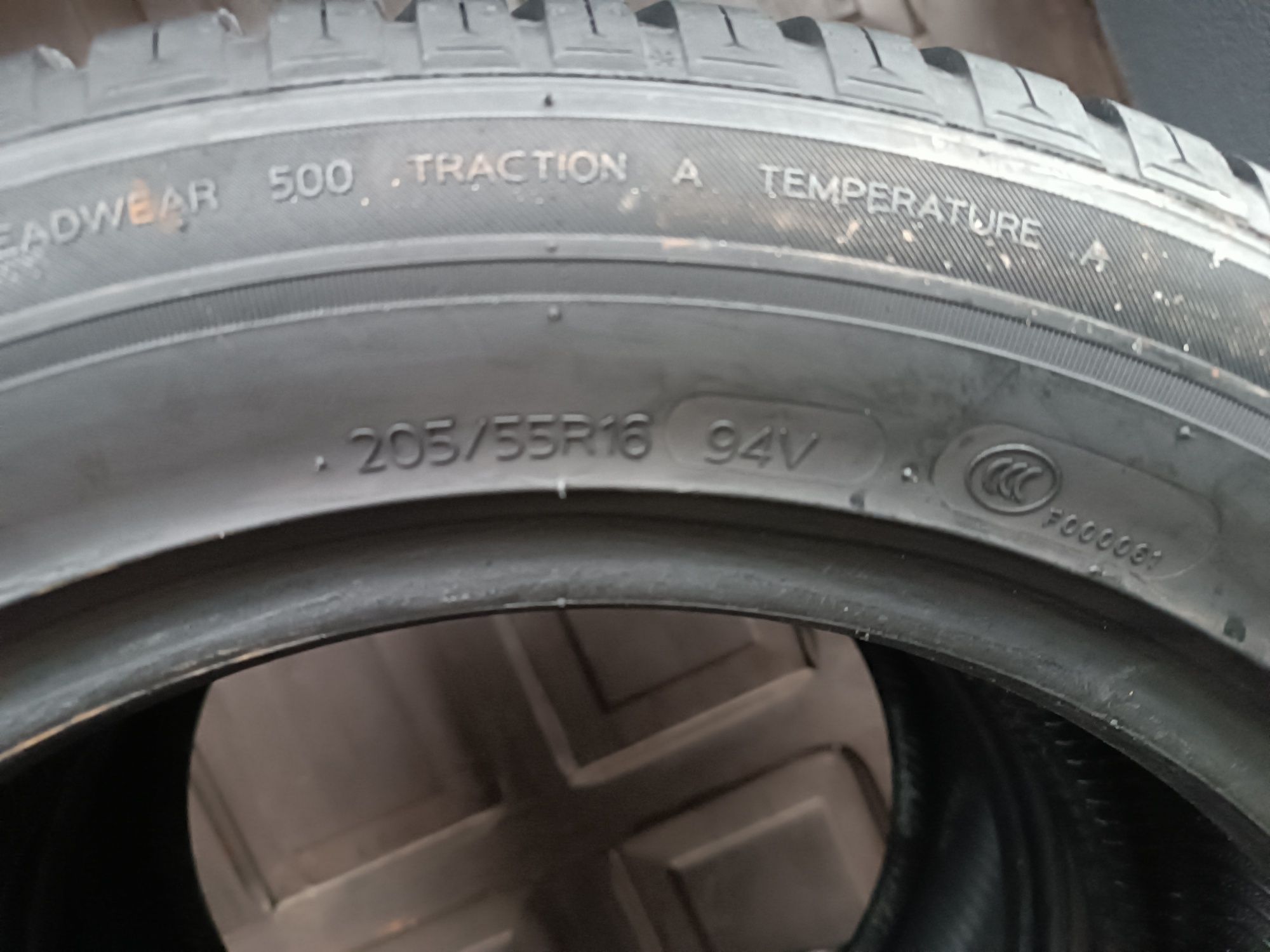 Sprzedam prawie nowe opony Hankook 205/55 r16