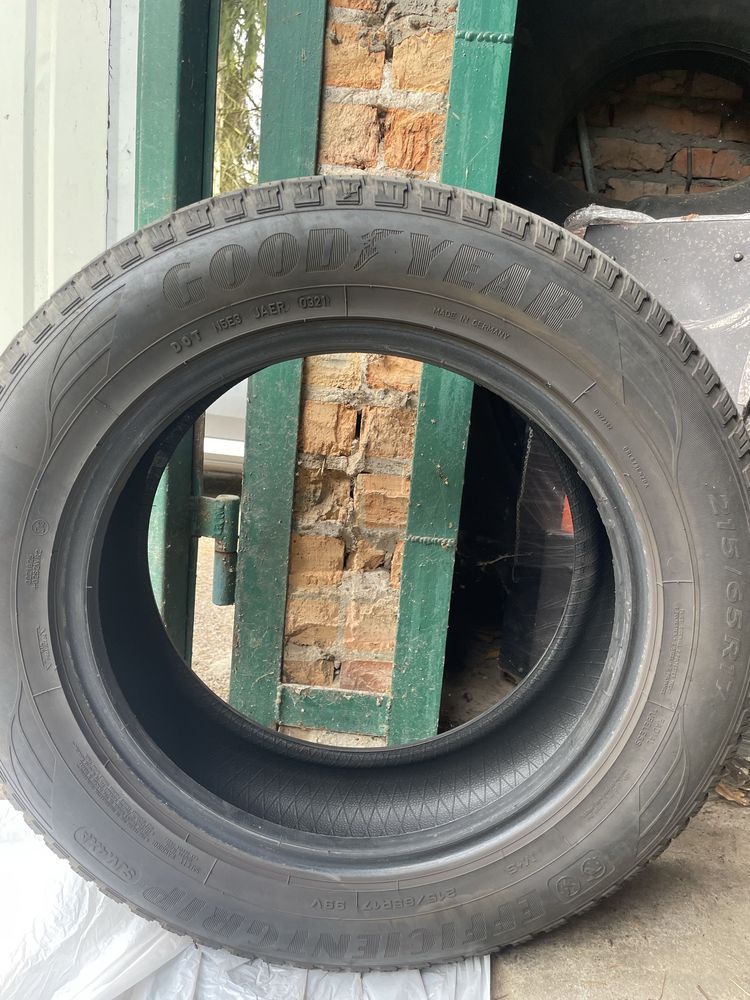 Шини Goodyear  215/65 R17 (комплект 4 шт)