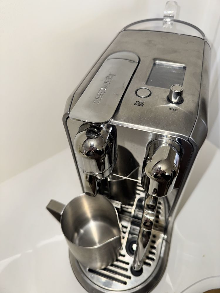 Кавоварка  капсульна Nespresso