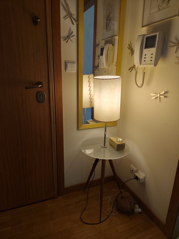 Mesinha vintage com candeeiro incorporado e espelho para um recanto i