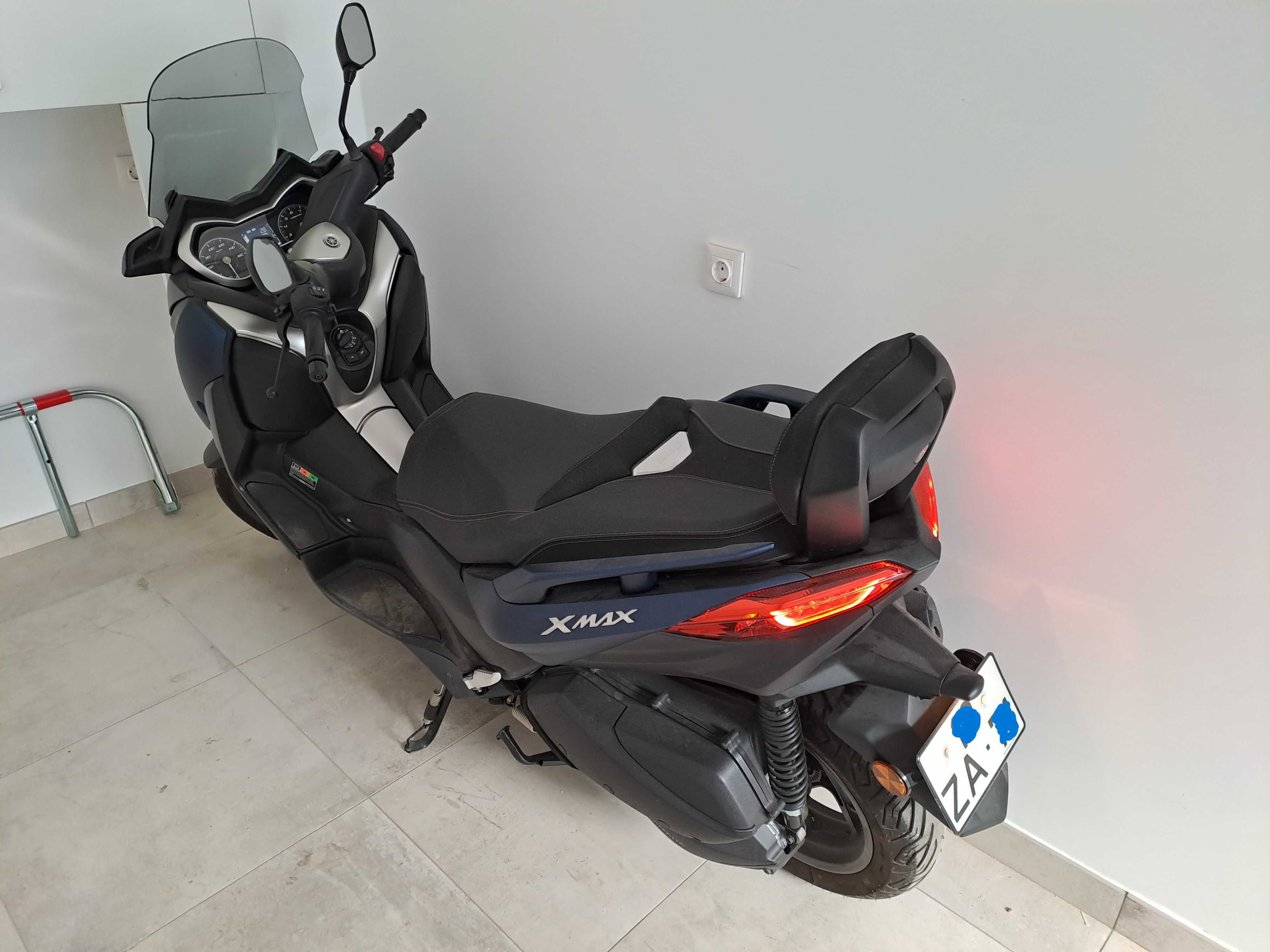 Impecável Yamaha X-max 300