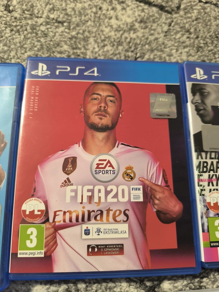 Gry ps4 FIFA UFC Hitman