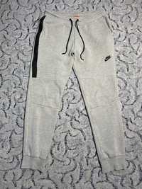 Штаны Nike Tech Fleece