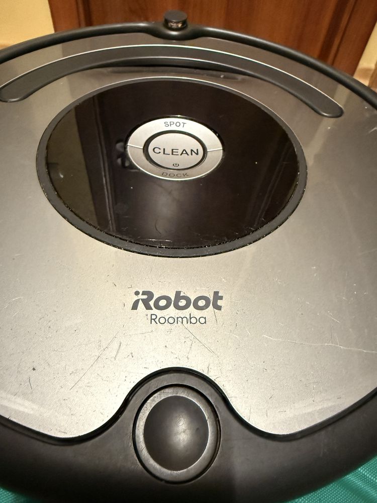 Robot odkurzający iRobot Roomba 677