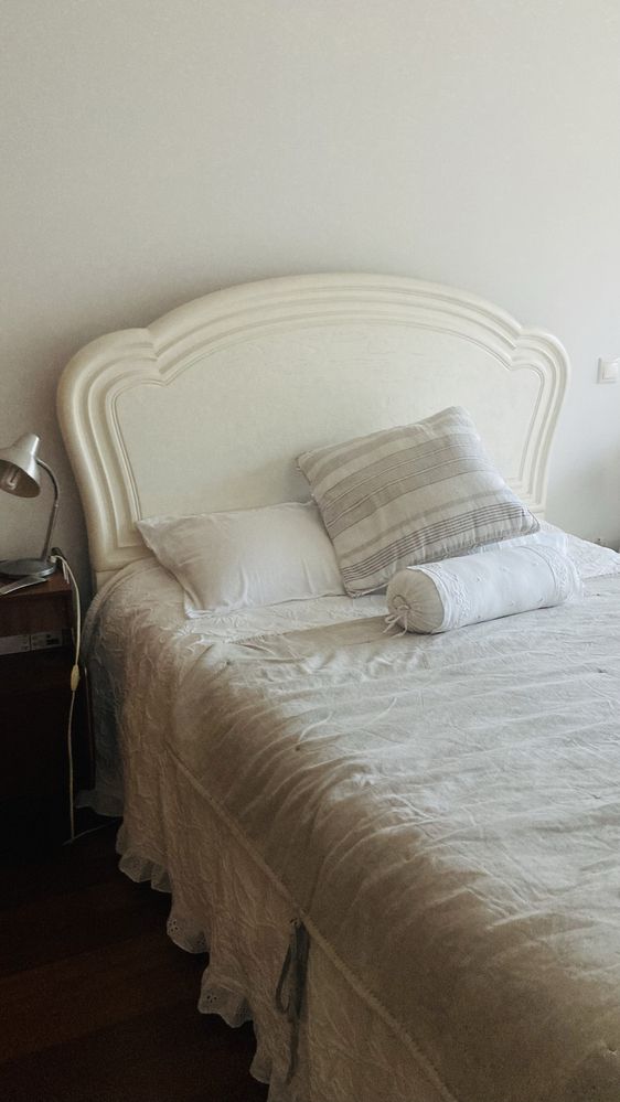 Cama branca madeira maciça anos 80