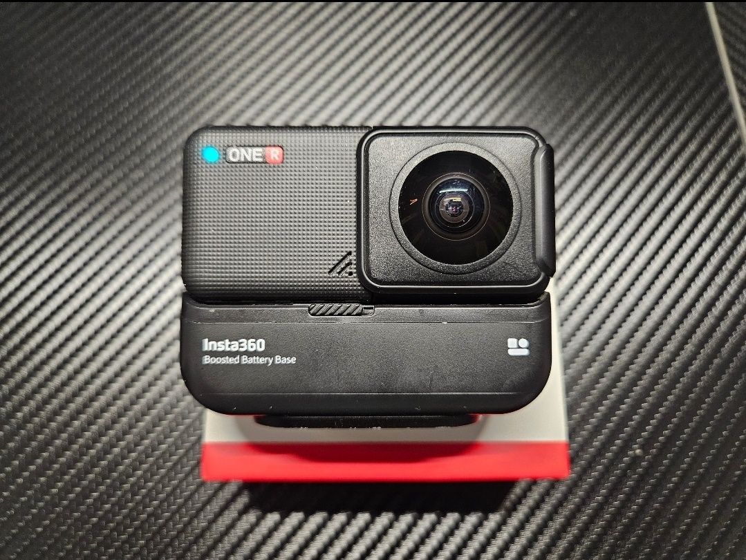 Kamera Insta360 OneR Twin (4K+360°), boosted battery, selfie stick
