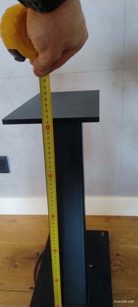 Standy pod kolumny
