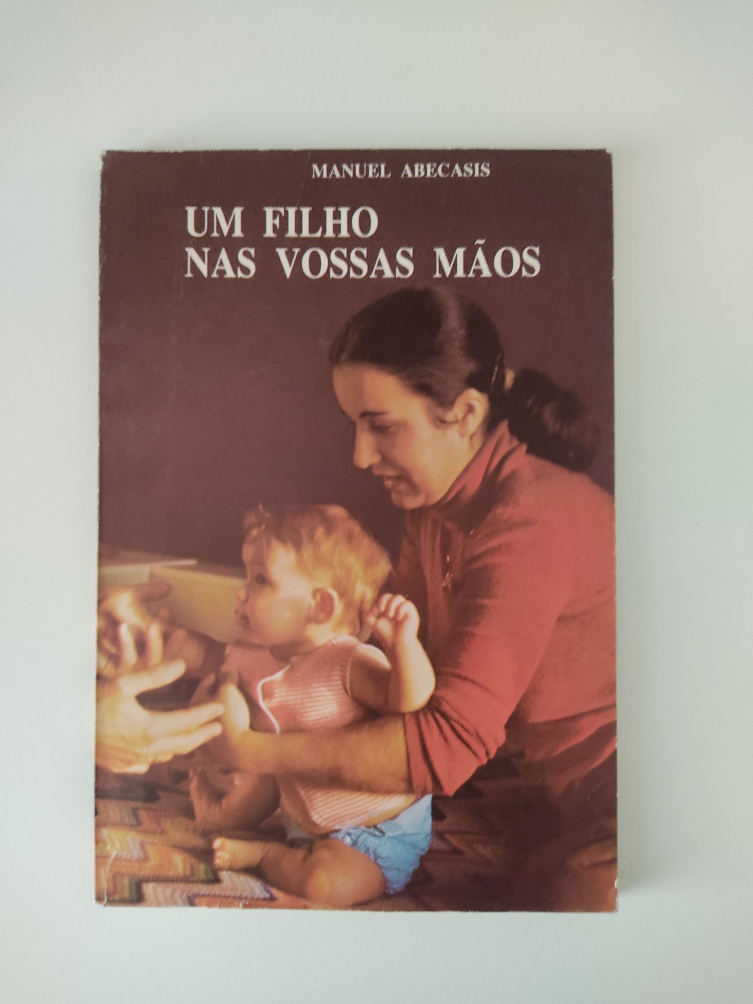 Livro "Um filho nas nossas mãos" de Manuel Abecacis