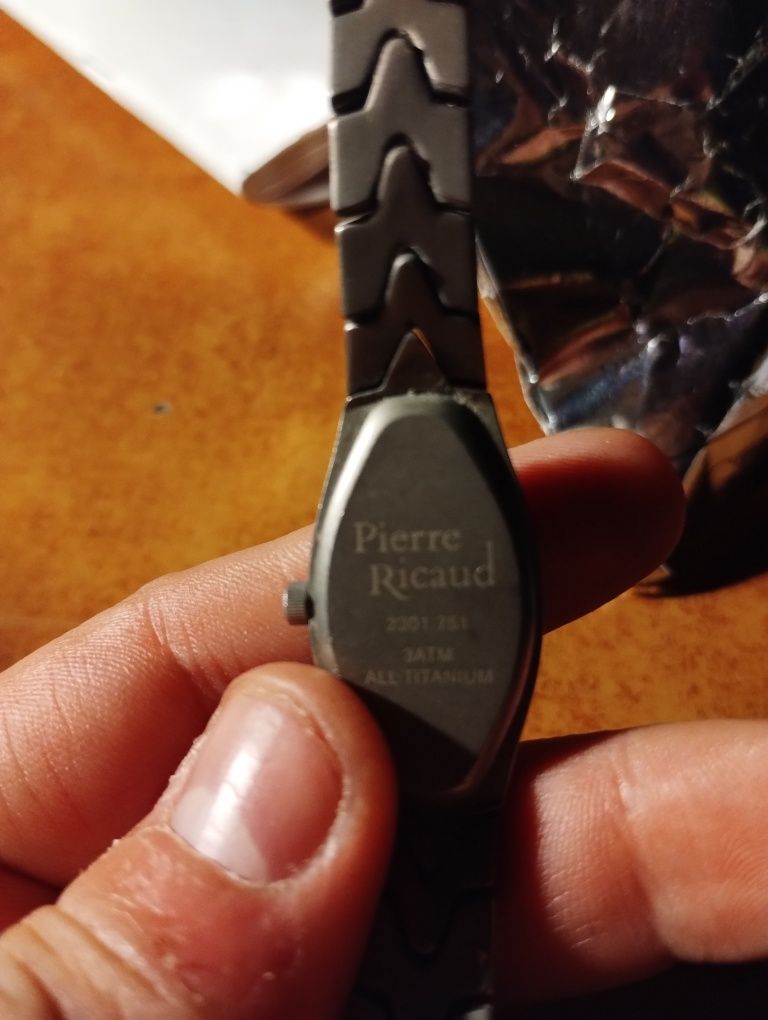 Zegarek na rękę z tytanium Pierre Ricard quartz