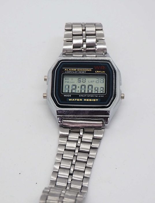 Zegarek retro elektroniczny