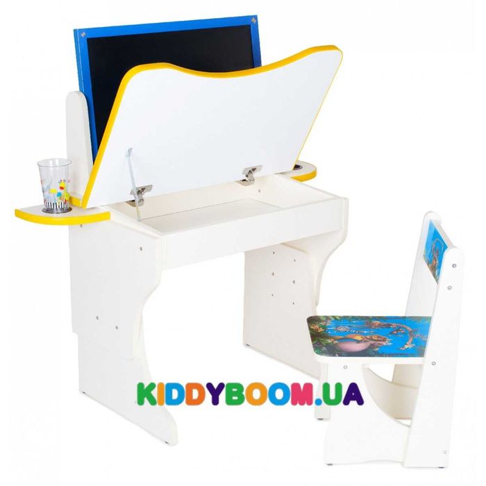 Удобный, практичный набор из парты и стульчика.