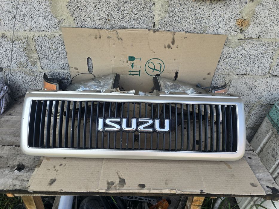 Фари решітка isuzu Trooper