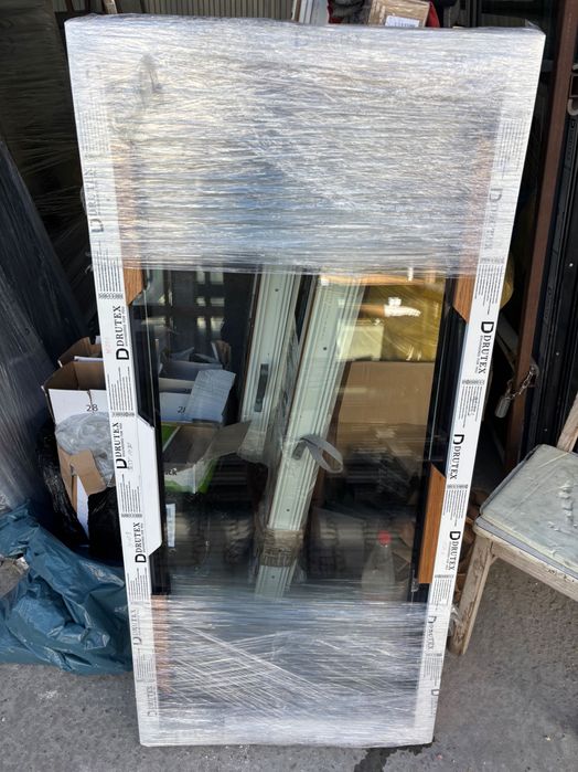 okno srtałe białe 3 szyby wąskie wysokie