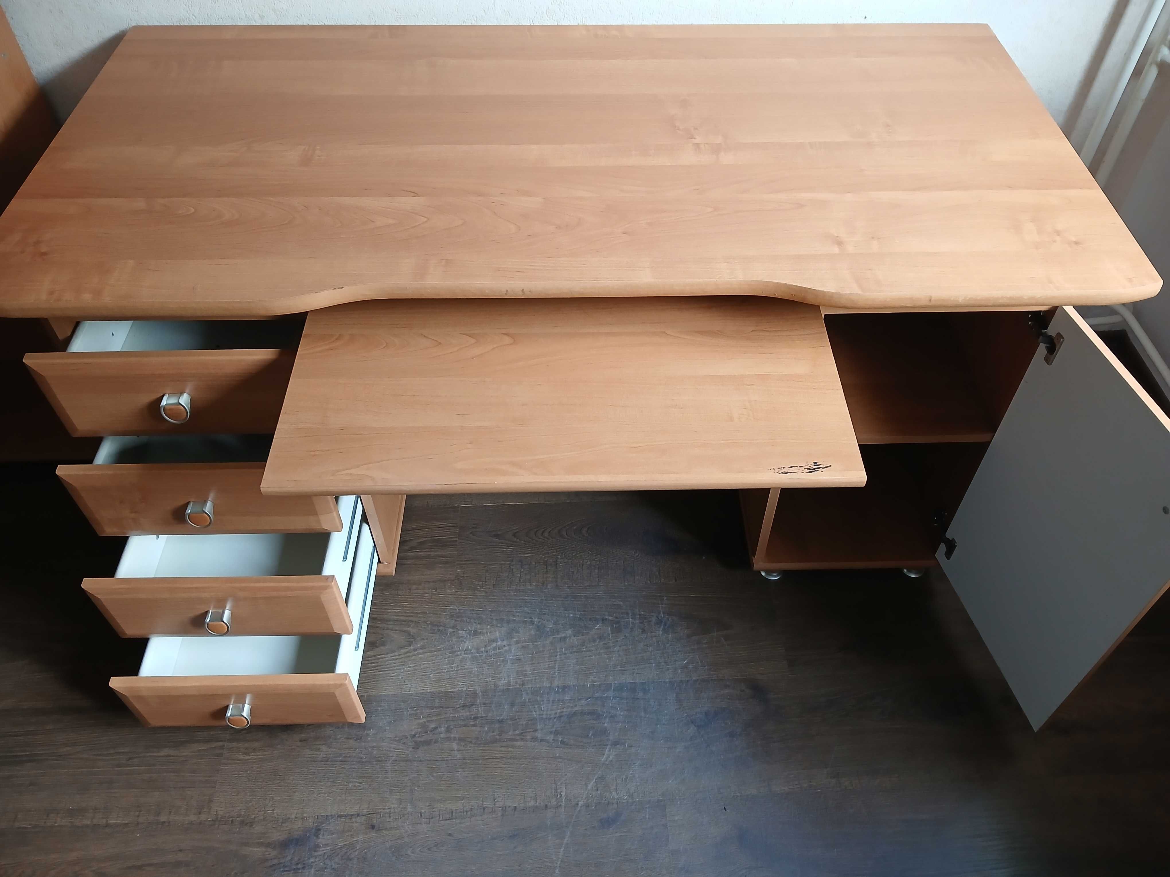 Biurko - solidne - szer 136 cm