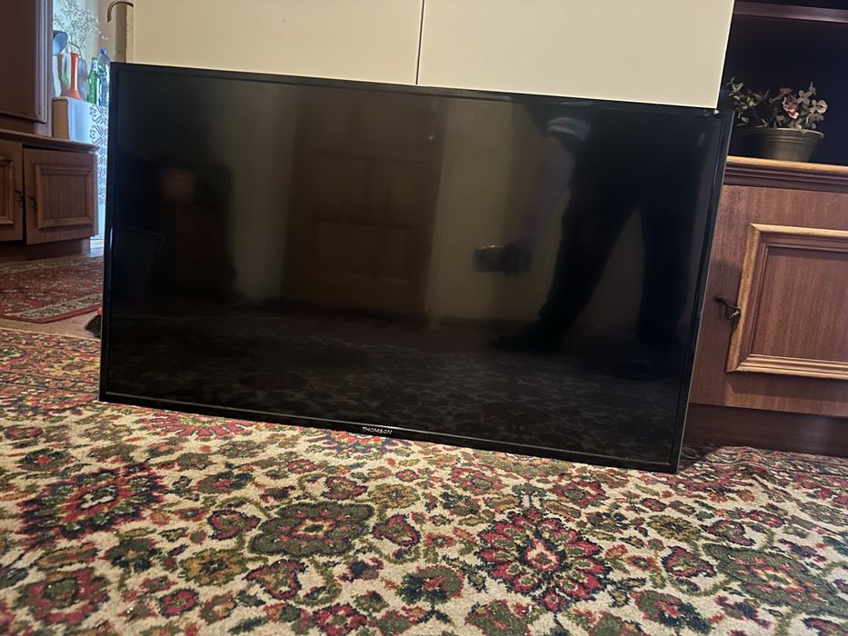 Telewizor Thomson 43”